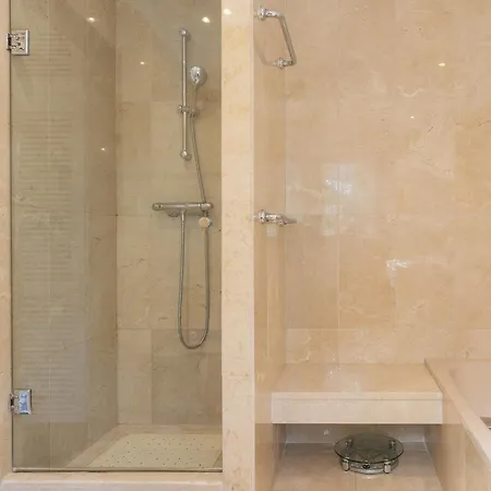 וילה Grand Villa! With Golf & Sea View!! מארבלה