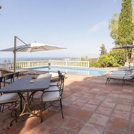 Grand Villa! With Golf & Sea View!! וילה *